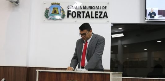 Vereador Sargento Reginauro questiona arrecadação abusiva com multas e iluminação pública no governo Roberto Cláudio