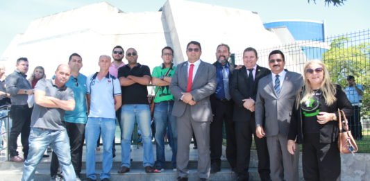 Militares se reúnem na AL para reivindicar melhorias