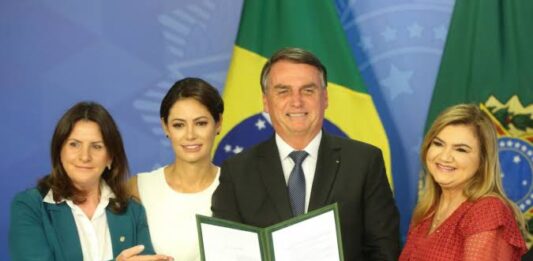 VITÓRIA: Agora o piso salarial para a enfermagem é lei!