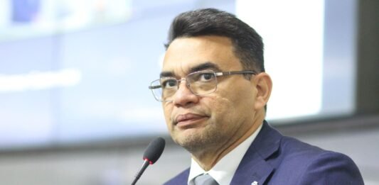“Luizianne Lins do PT está sofrendo violência política de gênero?”, questiona Sargento Reginauro